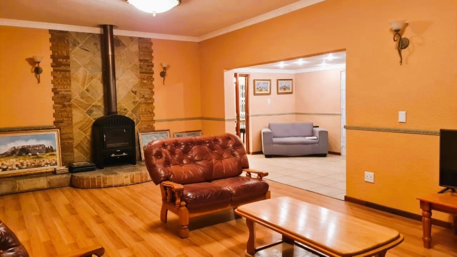 8 Bedroom Property for Sale in Waverley Free State